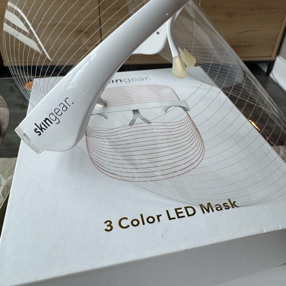 Ingear 3 Color LED Mask - Red - Picture 2 of 3